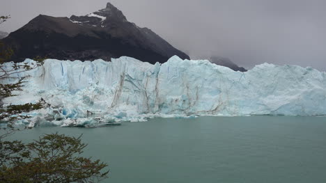 El-Parque-Glaciar-Argentino-Se-Acerca-Al-Hielo