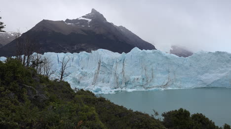 Argentina-Frente-Al-Glaciar-En-El-Parque-Nacional