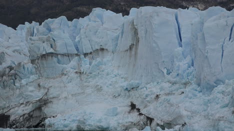 Argentina-Se-Acerca-Desde-El-Frente-Del-Glaciar-Perito-Moreno