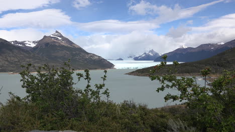 Argentinien-Zoomt-Auf-Gletscher,-Der-Im-See-Endet