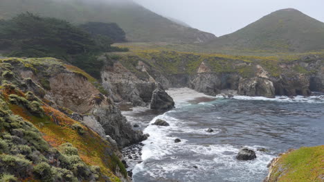 California-Big-Sur-Cove-Soberanes-Punto-Con-Autos-En-Carretera