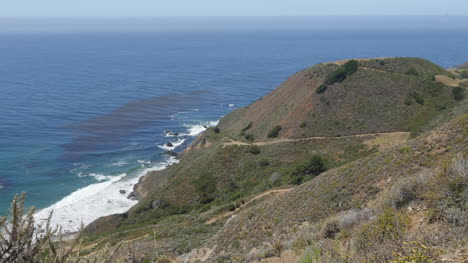 California-Big-Sur-Hill-Y-Punto-Con-Carreteras-Y-Mar