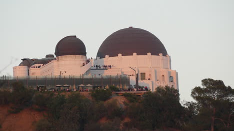 Observatorio-De-Los-Angeles-De-California-Con-Personas