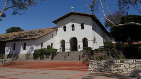 Kalifornien-San-Luis-Obispo-Missionsfront-Mit-Touristen