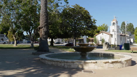 Kalifornien-Santa-Cruz-Mission-Park-Mit-Brunnen
