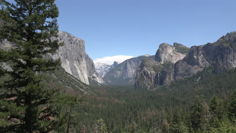 Kalifornien-Yosemite-Aussicht-Auf-Das-Tal-Zoom-In