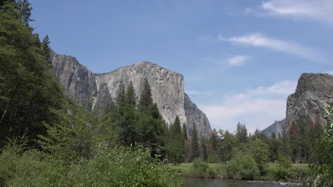 California-Yosemite-Se-Acerca-Al-Capitán-Desde-El-Río