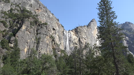 Kalifornien-Yosemite-Zoomt-Auf-Wasserfall