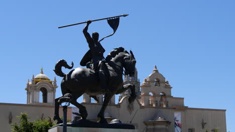 Kalifornien-Reiten-Mann-Statue-Nahaufnahme