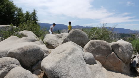 Kalifornien-Schwenkt-Felsen-Zur-Familie