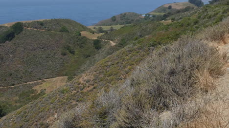 Kalifornien-Big-Sur-Hill-Und-Point-Mit-Straßen-Nach-Norden-Pan