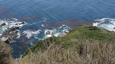 California-Big-Sur-Mirando-Hacia-El-Océano-Y-La-Sartén-De-Algas-Marinas