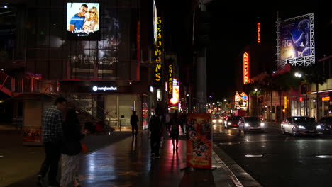 California-Peatones-De-La-Ciudad-De-Los-Angeles-En-La-Noche