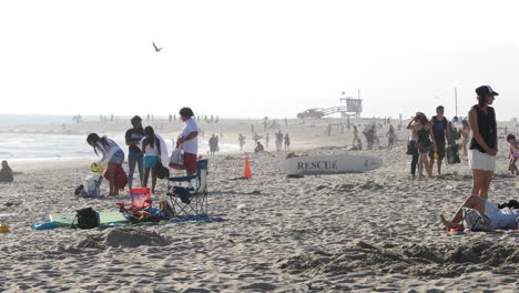 Los-Angeles-Venecia-Beach-Beachgoers-Y-Tabla-De-Surf
