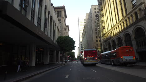 Los-Ángeles-Pasando-Un-Autobús-En-El-Centro