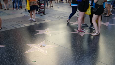 Los-Angeles-Turistas-Pies-Y-Piernas-En-El-Paseo-De-La-Fama-De-Hollywood