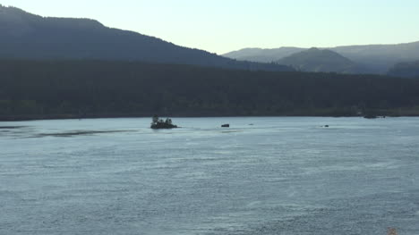 Oregon-Columbia-River-Evening-Pan