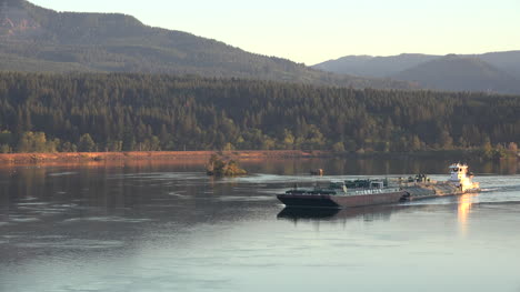 Oregon-Columbia-Flusskahn-Verkleinern