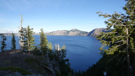 Oregon-Crater-Lake-Evening-View-With-Trees