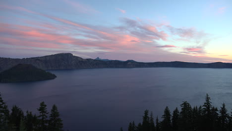 Oregon-Crater-Lake-Pans-At-Dawn