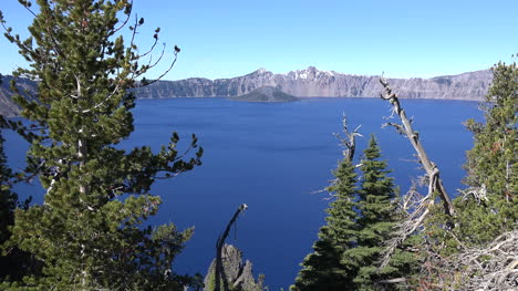 Oregon-Crater-Lake-Trees-Frame-Wizard-Island-View