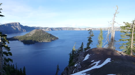 Oregon-Crater-Lake-With-Wizard-Island-Pans-Left