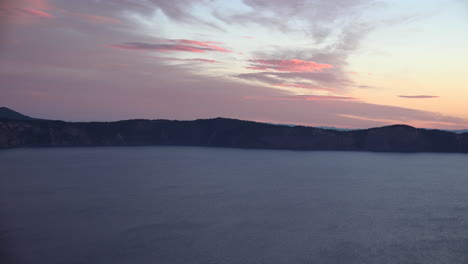 Oregon-Kratersee-Zoomt-Zu-Sonnenaufgangswolken
