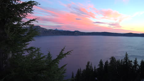 Oregon-Dawn-Over-Crater-Lake