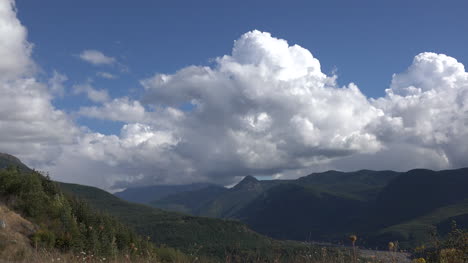 Washington-Mount-Saint-Helens-With-Pretty-Clouds
