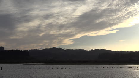 Lapso-De-Tiempo-De-La-Nube-Plana-Del-Lago-Silver-De-Washington