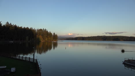 Washington-Silver-Lake-Zoomt-Auf-Den-Berg