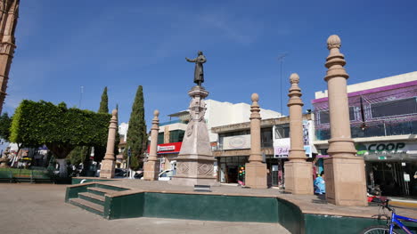 Mexiko-Arandas-Hidalgo-Statue