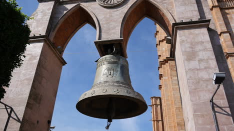 Mexico-Arandas-Gran-Campana-Colgando