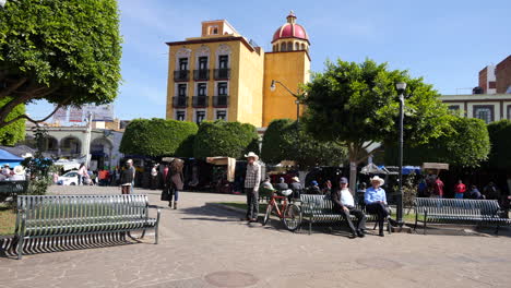 Mexiko-Arandas-Plaza-Mit-Frau