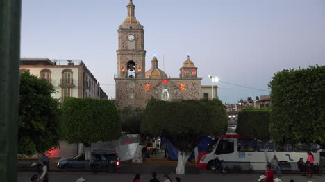 Mexiko-Arandas-Zoomt-Auf-Die-Jungfrau-Von-Guadalupe-In-Der-Kirche