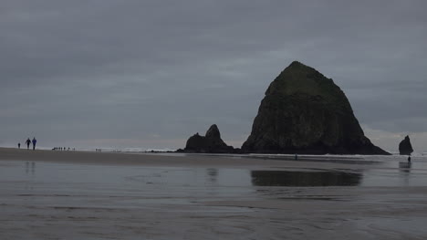 Oregon-Haystack-Rock-In-Evening-With-Tourists