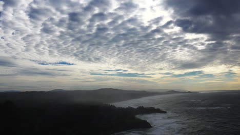 Oregon-Wolken-über-Küstenansicht