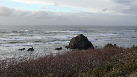Oregon-Coast-With-Rock-And-Clouds-Offshore