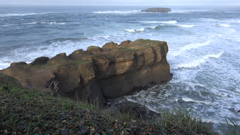 Oregon-Coastal-Landscape-With-Waves