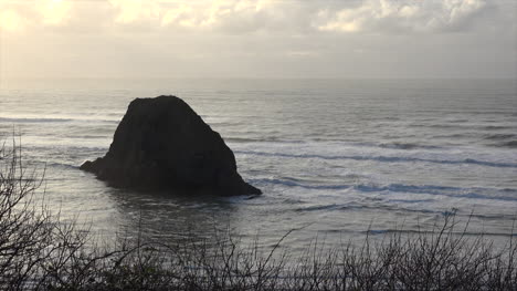 Rock-Costa-Afuera-De-Oregon-En-El-Pacífico