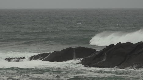 Oregon-Sea-Waves-On-Rocks