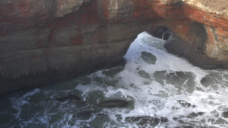 Oregon-Welle-Dringt-In-Devils-Punchbowl-Ein