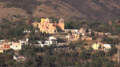México-Guanajuato-Iglesia-En-Lo-Alto-De-La-Colina