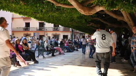 México-Guanajuato-Multitud-Y-La-Gente-Camina-Por