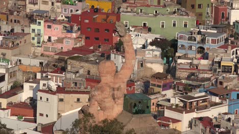 Mexiko-Guanajuato-Heldenstatue-Blickt-über-Die-Stadt
