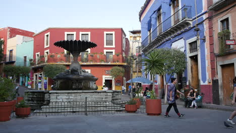 Mexiko-Guanajuato-Plaza-Mit-Menschen-Pla