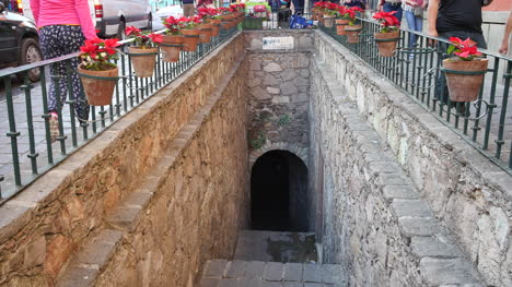 Mexiko-Guanajuato-Tunneleingang-Tunnel