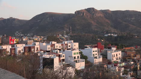 Mexiko-Guanajuato-Weiße-Häuser-Am-Abend-Houses