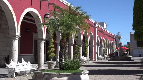 Mexiko-San-Julian-Blick-Auf-Bögen,-Palmen-Und-Schirme