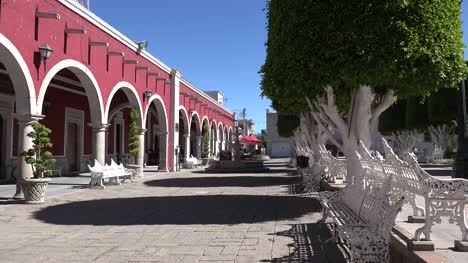 Mexico-San-Julian-Zooms-On-A-Fountain-By-An-Arcade